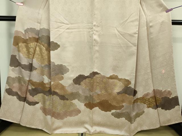 平和屋本店■極上　皇室献上作家　藤井寛　訪問着　駒刺繍　雲重ね　薄柿色地　金彩　さが美扱い　逸品　DZAA8856kh5