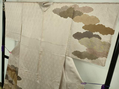 平和屋本店■極上　皇室献上作家　藤井寛　訪問着　駒刺繍　雲重ね　薄柿色地　金彩　さが美扱い　逸品　DZAA8856kh5