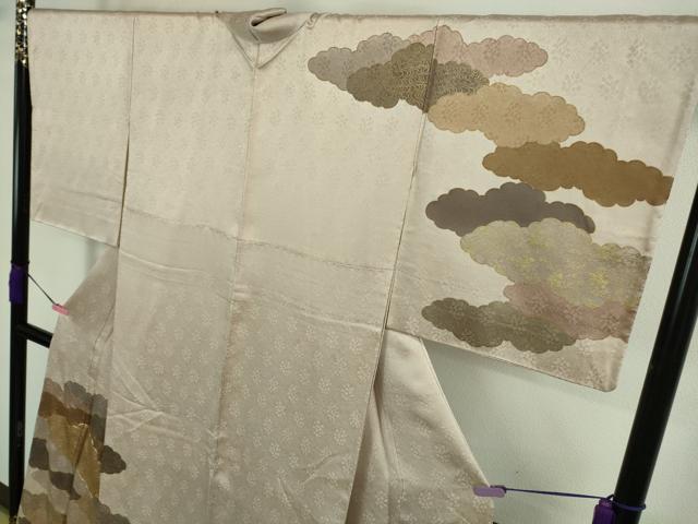 平和屋本店■極上　皇室献上作家　藤井寛　訪問着　駒刺繍　雲重ね　薄柿色地　金彩　さが美扱い　逸品　DZAA8856kh5