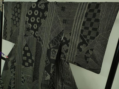 平和屋本店■極上　本場大島紬　刺し子　総刺繍　切嵌　名物裂　黒地　逸品　DZAA8938kh5