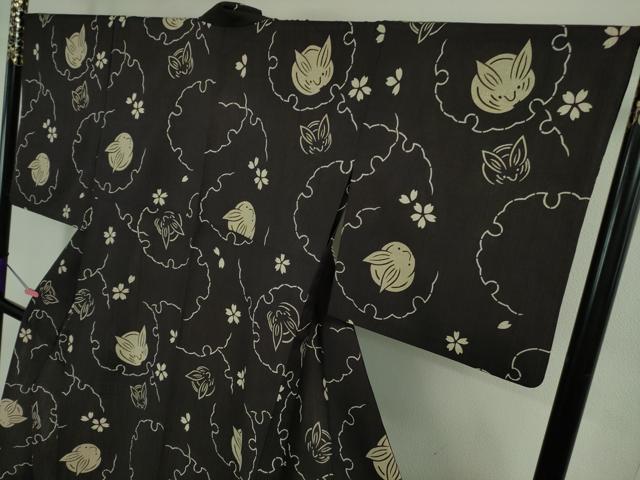 平和屋着物▽極上 小紋 単衣 雪輪 花兎 うさぎ 黒紅色地 洗える着物 逸品 DZAA9077kh5