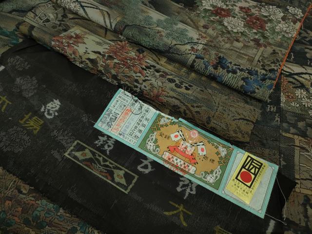 平和屋本店■極上 白泥染の第一人者・絣の魔術師 恵積五郎 本場大島紬 恵大島織物謹製 飛鶴吉祥花文 さが美扱い 証紙付き 逸品 DZAA9157kh5