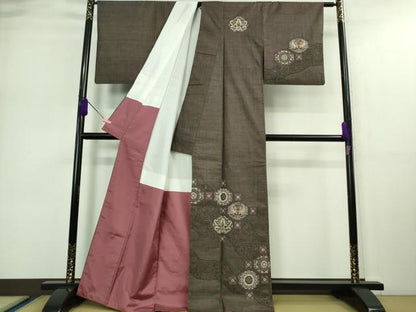 平和屋本店■極上　都喜ヱ門　本場大島紬　訪問着　スワトウ刺繍 相良刺繍 9マルキ 双鳥正倉院花文 金糸　藤絹織物謹製　逸品　DZAA9183kh5