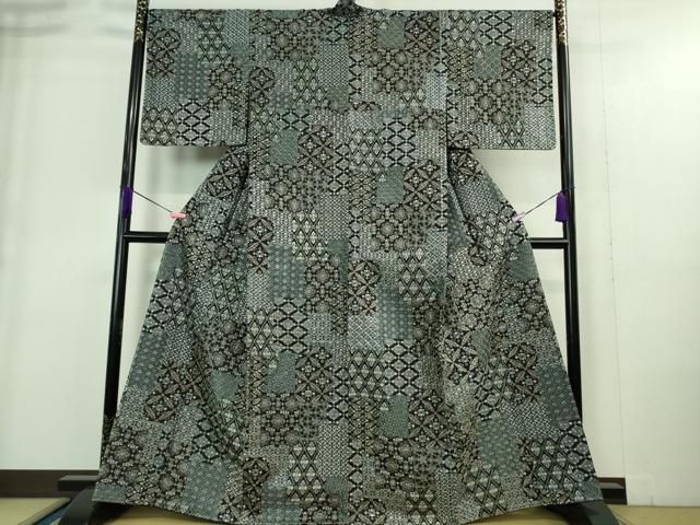 平和屋本店■極上　本場縞大島紬　総刺繍　名物裂花文　黒地　逸品　未使用　DZAA9396kh5