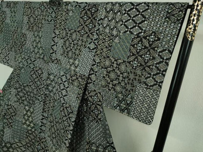 平和屋本店■極上　本場縞大島紬　総刺繍　名物裂花文　黒地　逸品　未使用　DZAA9396kh5