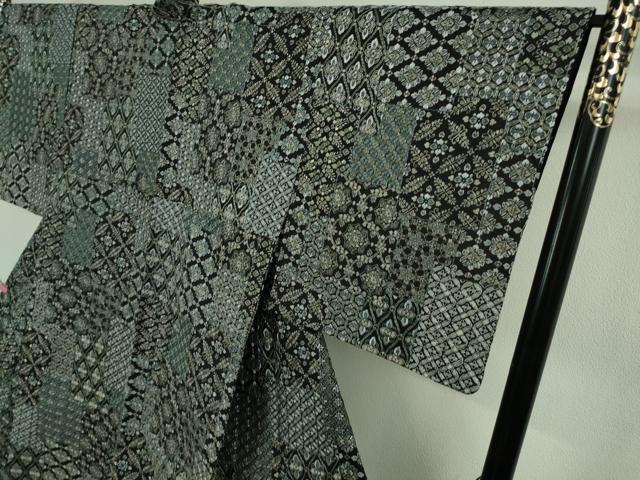 平和屋本店■極上　本場縞大島紬　総刺繍　名物裂花文　黒地　逸品　未使用　DZAA9396kh5