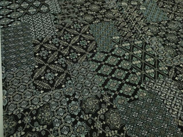 平和屋本店■極上　本場縞大島紬　総刺繍　名物裂花文　黒地　逸品　未使用　DZAA9396kh5