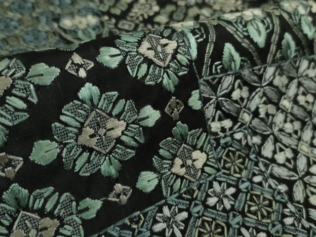 平和屋本店■極上　本場縞大島紬　総刺繍　名物裂花文　黒地　逸品　未使用　DZAA9396kh5