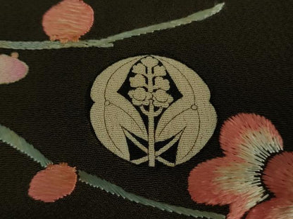 平和屋着物■極上　アンティーク　大正ロマン　振袖　駒刺繍　松竹梅　黒地　金糸　縮緬地　逸品　DZAA9563kh5
