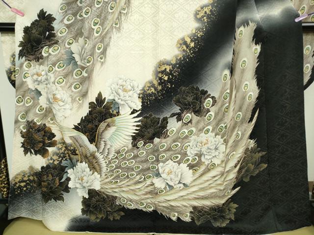 平和屋本店■極上　振袖　刺繍　手描き　孔雀　暈し染め　金彩　白×黒　逸品　DZAA9696kh5