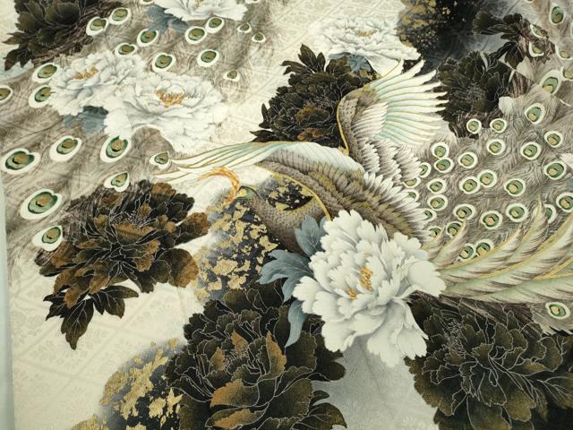 平和屋本店■極上　振袖　刺繍　手描き　孔雀　暈し染め　金彩　白×黒　逸品　DZAA9696kh5
