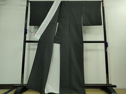 平和屋本店▽極上 本塩沢 やまだ織 単衣 中島たまい作 格子 黒地 証紙付き 逸品 DZAB0369kh5