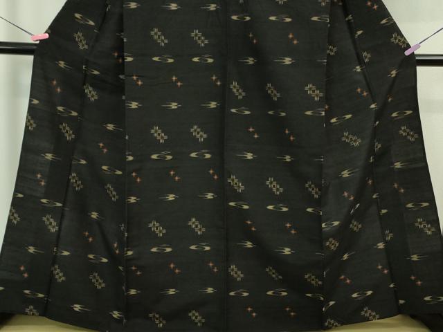 平和屋本店▽極上　国指定重要無形文化財　本場久米島紬　単衣　手織　草木染　泥染　証紙付き　逸品　DZAB0619kh5
