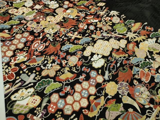 平和屋本店■極上　訪問着　駒刺繍　宝尽くし　黒地　金彩　逸品　未使用　DZAB0649kh5