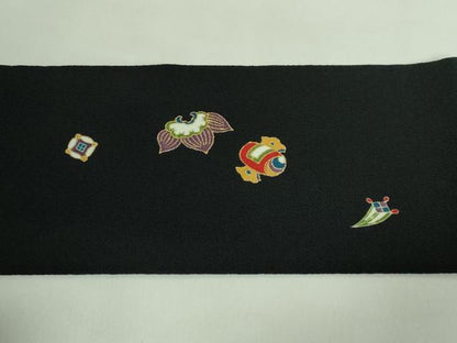 平和屋着物●極上 銀座越後屋 九寸名古屋帯 駒刺繍 宝尽くし 黒地 金糸 鬼しぼ縮緬 逸品 DZAB0746kh5