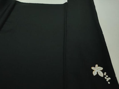 平和屋本店■極上　きもの志麻　岩下志麻ブランド　訪問着　駒刺繍　葡萄唐草文　黒地　金彩　逸品　DZAB0757kh5