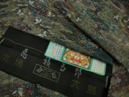 平和屋本店■極上 白泥染の第一人者・絣の魔術師 恵積五郎 本場大島紬 恵大島織物謹製 舞蝶花文 さが美扱い 証紙付き　逸品　DZAB0824kh5
