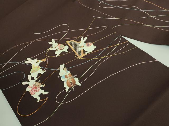 平和屋着物●極上 東京手描き友禅作家 真淵貴昭 塩瀬 九寸名古屋帯 楽器 兎 赤黒色地 金彩 逸品 DZAB0983kh5