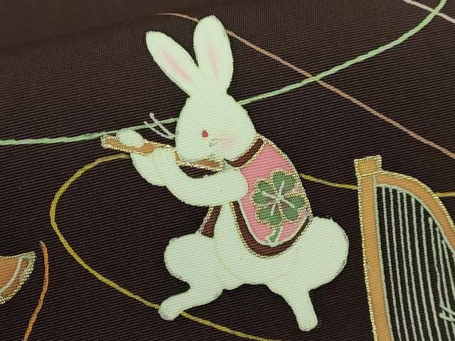 平和屋着物●極上 東京手描き友禅作家 真淵貴昭 塩瀬 九寸名古屋帯 楽器 兎 赤黒色地 金彩 逸品 DZAB0983kh5