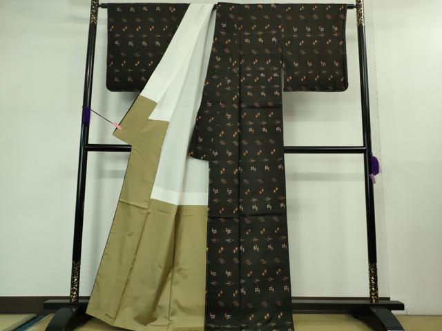 平和屋本店■極上　国指定重要無形文化財　本場久米島紬　新垣ヨシ作　手織　草木染　泥染　証紙付き　逸品　未使用　DZAB1022kh5