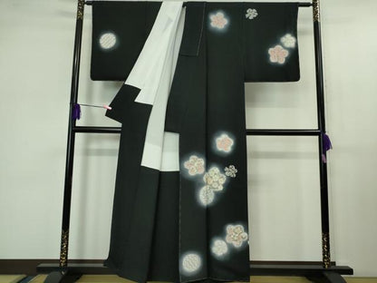 平和屋着物●極上 十日町 名門 滝泰謹製 訪問着 相良刺繍 駒刺繍 舞花文 黒地 暈し染め 金銀糸 逸品 未使用 DZAB1144kh5