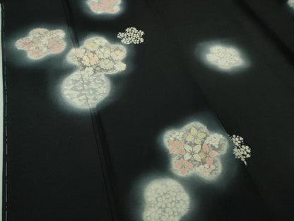 平和屋着物●極上 十日町 名門 滝泰謹製 訪問着 相良刺繍 駒刺繍 舞花文 黒地 暈し染め 金銀糸 逸品 未使用 DZAB1144kh5