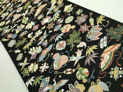 平和屋着物●極上 西陣の老舗 1782年創業 山下織物 六通柄袋帯 唐織 招福宝尽くし 黒地 金糸 逸品 DZAB1218kh5