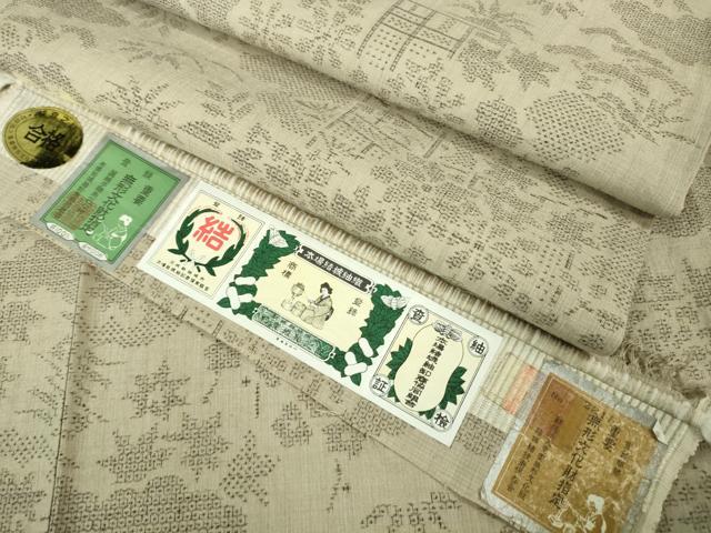 平和屋本店●極上　本場結城紬　重要無形文化財　100亀甲　飛び亀甲柄　風景花文　灰白色地　証紙付き　逸品　未使用　DZAB1350kh5
