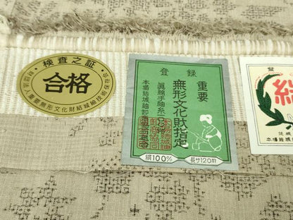 平和屋本店●極上　本場結城紬　重要無形文化財　100亀甲　飛び亀甲柄　風景花文　灰白色地　証紙付き　逸品　未使用　DZAB1350kh5