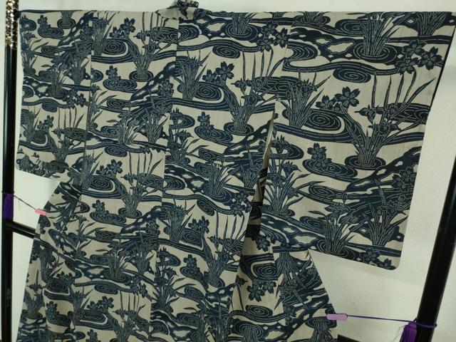 平和屋本店■極上　浦野理一　経節紬　型染　流水杜若桜文　逸品　DZAB1377kh5