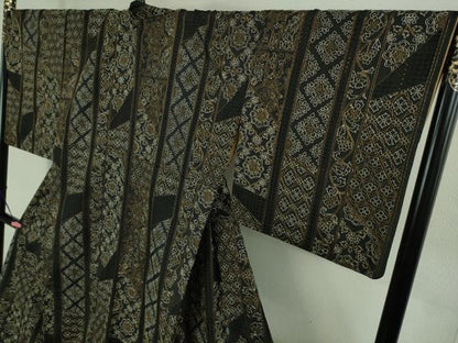 平和屋本店■極上 中国三大刺繍 スワトウ刺繍 刺し子 総刺繍 本場縞大島紬 名物裂間道 大島紬美幸謹製 ロング丈 証紙付き 逸品 DZAB1723kh5