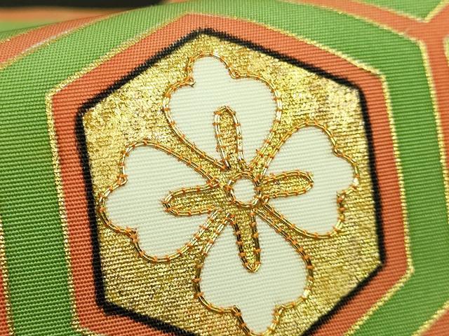 平和屋着物●極上　塩瀬　九寸名古屋帯　駒刺繍　亀甲花菱文　黒地　金彩　逸品　DZAB1821kh6