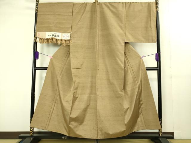 平和屋本店●極上　男性 石川県指定無形文化財 牛首紬 白山工房 手織 アンサンブル キングサイズ 朽葉色 証紙付き 逸品 未使用 DZAB1885kh6