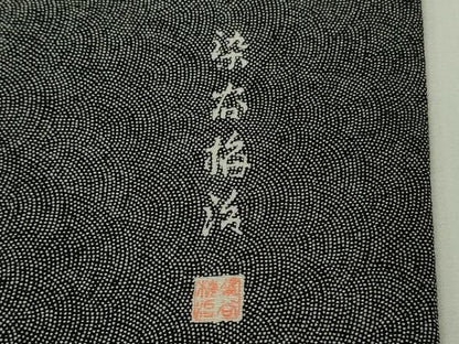 平和屋着物●極上　伝統工芸士 染谷梅治　江戸小紋　鮫小紋柄　かぐや工房　竹珠庵　黒×白　反端付き　逸品　未使用　DZAB1921kh6