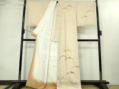 平和屋本店●極上　銀座ちた和　訪問着　駒刺繍　雪芝花文　肌色地　金彩　伊と幸　たとう紙・反端付き　逸品　DZAB1979kh6