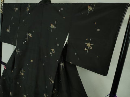 平和屋着物●極上　本場大島紬　総刺繍　破れ色紙花文　黒地　金糸　ロング丈　逸品　未使用　DZAB2121kh6