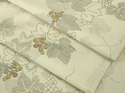 平和屋着物●極上　本場大島紬　白大島　7マルキ　120亀甲　南天蔦の葉文　逸品　未使用　DZAB2127kh6