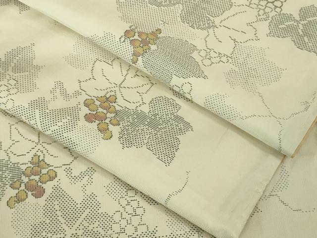 平和屋着物●極上　本場大島紬　白大島　7マルキ　120亀甲　南天蔦の葉文　逸品　未使用　DZAB2127kh6