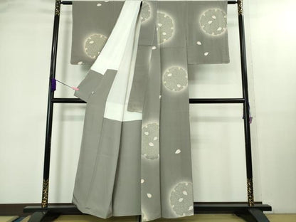 平和屋着物●極上　小紋　鹿の子雪輪　舞桜　源治鼠色地　暈し染め　鬼しぼ縮緬　逸品　未使用　DZAB2139kh6