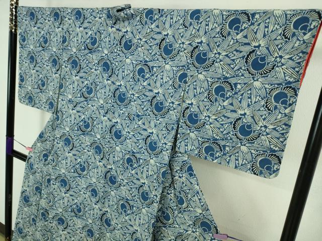 平和屋着物●極上　本藍　型絵染　小紋　ふくら雀　笹　鬼しぼ縮緬　逸品　未使用　DZAB2144kh6