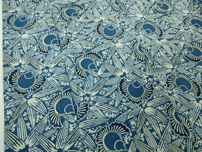 平和屋着物●極上　本藍　型絵染　小紋　ふくら雀　笹　鬼しぼ縮緬　逸品　未使用　DZAB2144kh6
