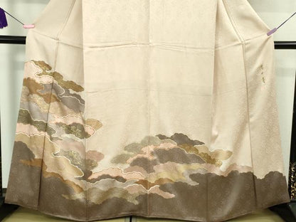 平和屋本店●極上　皇室献上作家　藤井寛　訪問着　駒刺繍　雲重ね　灰桜色地　金彩　逸品　DZAB2197kh6