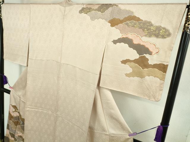 平和屋本店●極上　皇室献上作家　藤井寛　訪問着　駒刺繍　雲重ね　灰桜色地　金彩　逸品　DZAB2197kh6