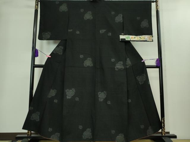 平和屋着物●極上　本場結城紬　重要無形文化財　奥順謹製　100亀甲　飛び亀甲柄　椿　黒地　証紙付き　逸品　DZAB2233kh6