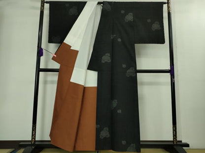 平和屋着物●極上　本場結城紬　重要無形文化財　奥順謹製　100亀甲　飛び亀甲柄　椿　黒地　証紙付き　逸品　DZAB2233kh6