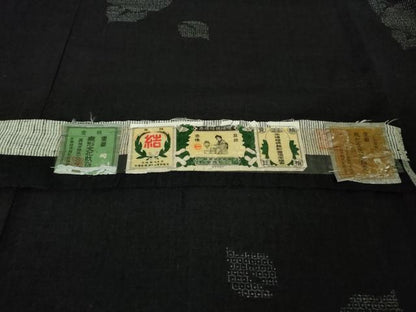 平和屋着物●極上　本場結城紬　重要無形文化財　奥順謹製　100亀甲　飛び亀甲柄　椿　黒地　証紙付き　逸品　DZAB2233kh6