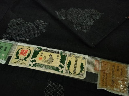 平和屋着物●極上　本場結城紬　重要無形文化財　奥順謹製　100亀甲　飛び亀甲柄　椿　黒地　証紙付き　逸品　DZAB2233kh6