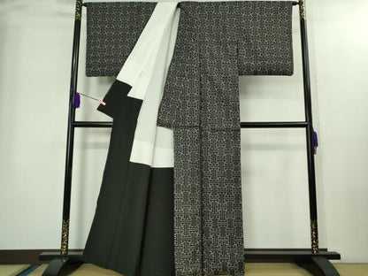 平和屋本店●希少　本場大島紬　龍郷絣　秋名バラ　隅元要子作　秋場謹製　白×黒　証紙付き　逸品　DZAB2257kh6