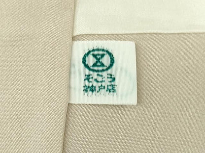平和屋本店●極上 本場結城紬 重要無形文化財 160亀甲 飛び亀甲柄 縞屋謹製 正倉院花文 薄柿色地  証紙付き 逸品 未使用　DZAB2267kh6
