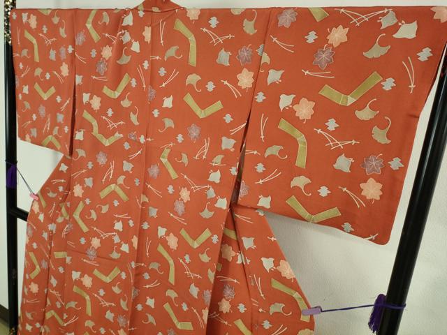 平和屋着物●極上　人形作家・ホリヒロシ　小紋　千鳥　吹寄せ　結び文　樺色地　鬼しぼ縮緬　逸品　DZAB2289kh6